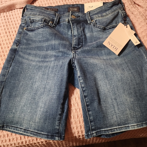 NYDJ size 6 jean shorts - named Ella - Picture 6 of 6
